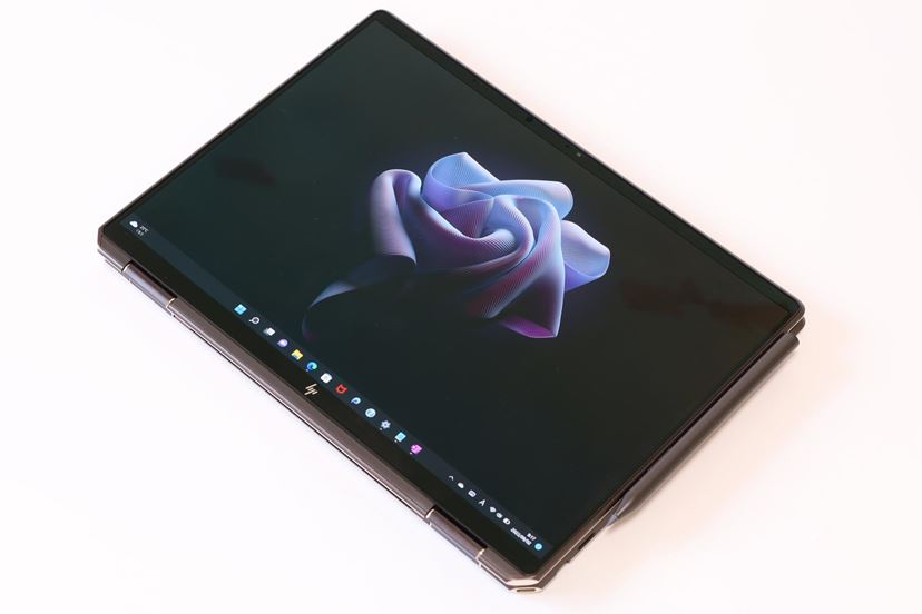 ビューティモード”付き500万画素Webカメラ搭載、日本HP「Spectre x360