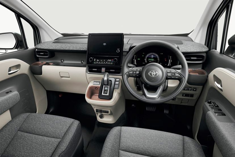 トヨタ 新型「シエンタ」を先代モデルと比較！使い勝手を見直して初代 