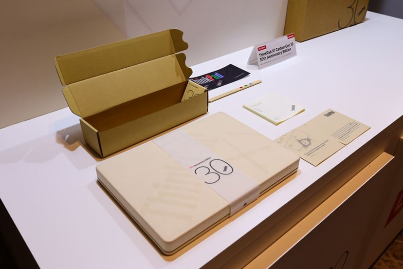 ThinkPad誕生30周年! 懐かしいRGBロゴの記念モデルを1000台限定 ThinkPad誕生30周年! 懐かしいRGBロゴの記念モデルを1000台限定