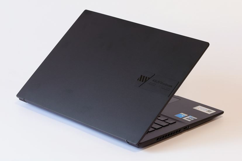 絶妙なサイズ感かも!? 14.5型有機EL&「Hプロセッサー」搭載の 絶妙なサイズ感かも!? 14.5型有機EL&「Hプロセッサー」搭載の