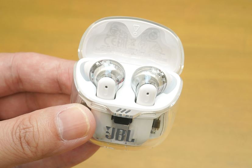 クリアボディで注目のJBL「TUNE FLEX」は“ながら聴き”特化の完全 クリアボディで注目のJBL「TUNE FLEX」は“ながら聴き”特化の完全
