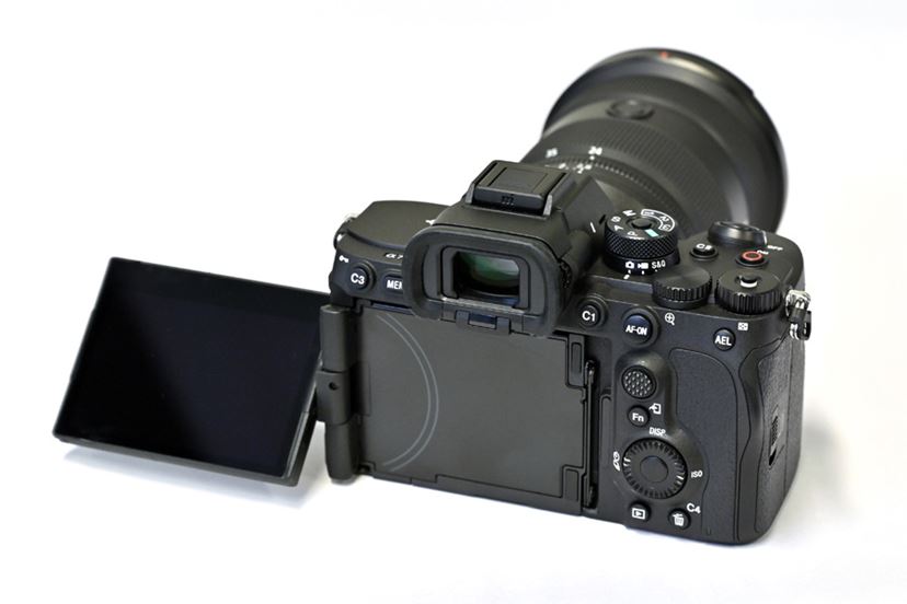 AIユニット搭載でAFが劇的進化！ ソニー「α7R V」は“隙のない”高