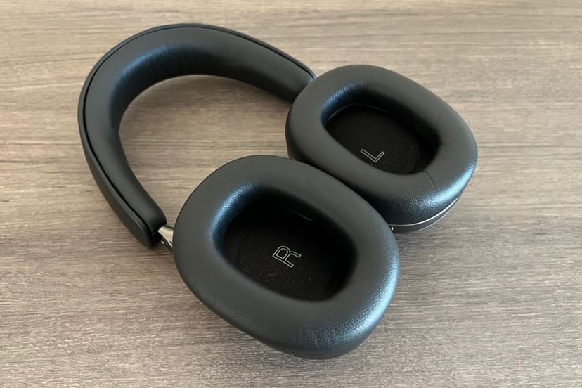 上質で快適。ワンランク上のノイキャンヘッドホン、B&W「Px8」を