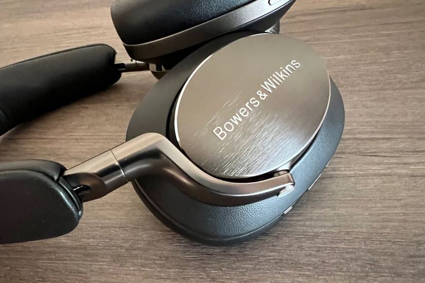 上質で快適。ワンランク上のノイキャンヘッドホン、B&W「Px8」を