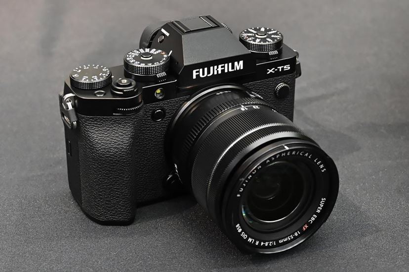 小型・軽量な4000万画素機！ 富士フイルム「X-T5」はファン歓喜の原点回帰モデル - 価格.comマガジン