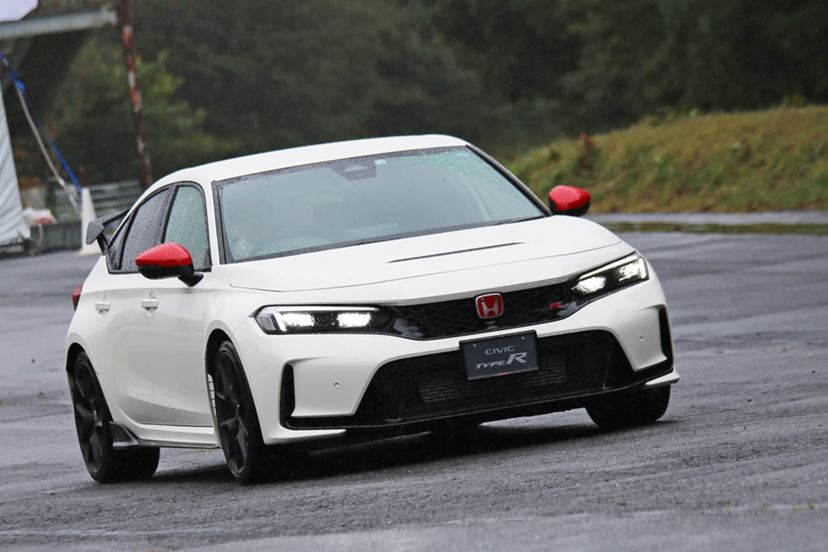 ホンダアクセス“カーボン製スポイラー”の効果を実感!「シビック ホンダアクセス“カーボン製スポイラー”の効果を実感!「シビック