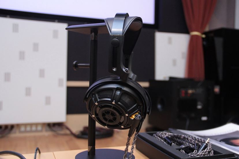 平面駆動ならではの追従性！ ヤマハ初の高級ヘッドホン「YH-5000SE