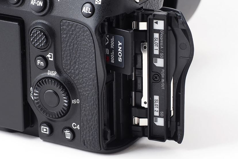 ソニー「α7 IV」と同時にCFexpress Type Aカードを買ったら快適 ソニー「α7 IV」と同時にCFexpress Type Aカードを買ったら快適