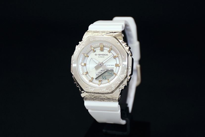 G-SHOCKの華飾表現がハンパない！ 鉱物ライクなメタルカバード6