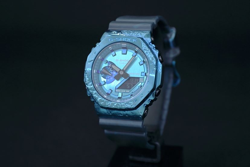 G-SHOCKの華飾表現がハンパない！ 鉱物ライクなメタルカバード6