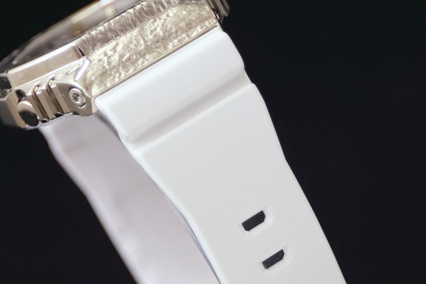G-SHOCKの華飾表現がハンパない！ 鉱物ライクなメタルカバード6