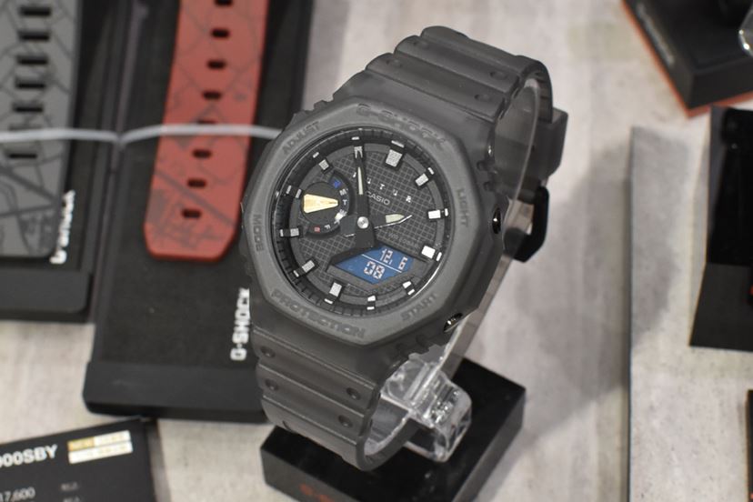 G-SHOCK」新作18本！ 注目はレインボー蒸着できらめく“ゲーミングG