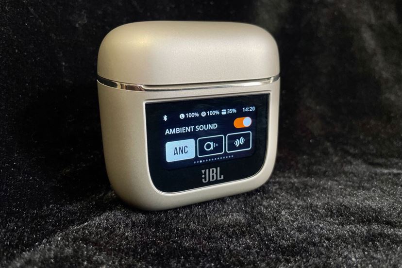 操作習慣に変革を迫る？ タッチディスプレイ付きケースな完全