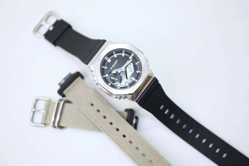人気の八角形G-SHOCK「2100」の新作！ “ワーク”なクロスバンド