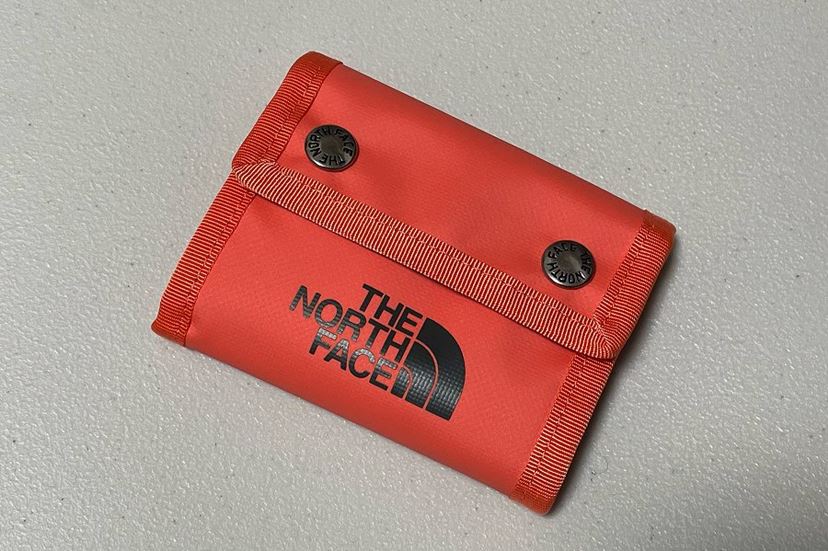 ザ・ノース・フェイスの三つ折り財布「BCドットワレット」がサブ
