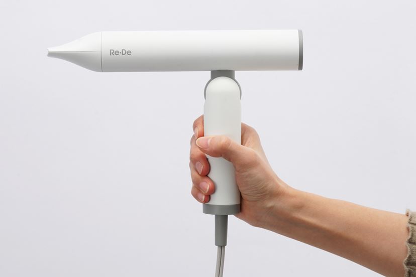 髪を乾かすのが面倒な人にも推せる！ ハンズフリーでも使える大風量