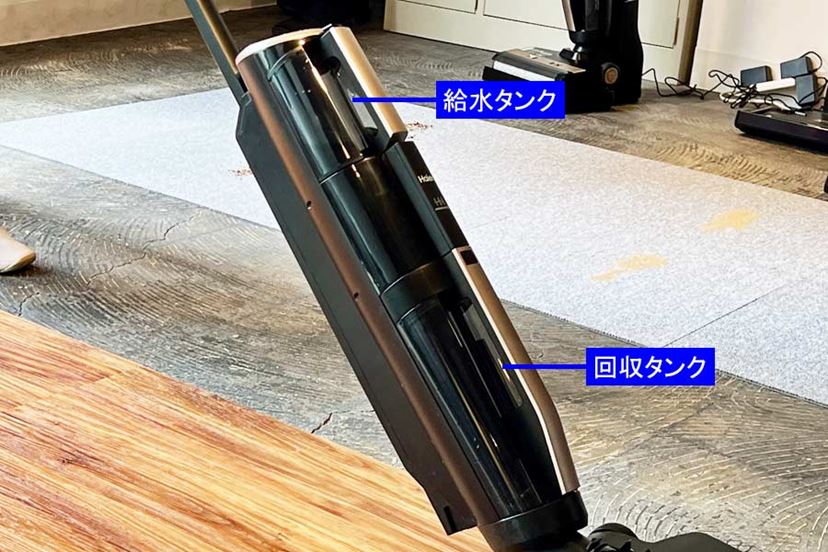 吸引掃除と同時に水拭きやから拭きができるコードレススティック