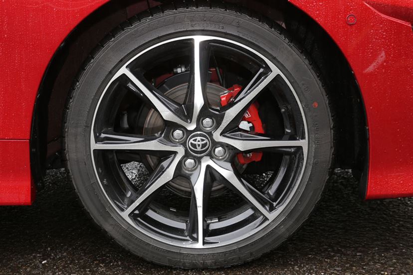 人気の「アクア」に 「GRスポーツ」追加! 価格差わずかで“走りの質”が大幅向上! - 価格.comマガジン