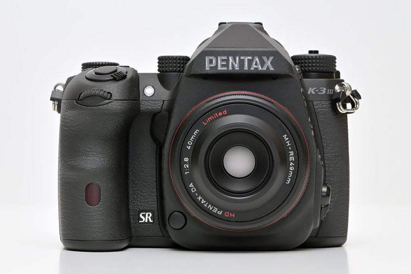 モノクロ専用「PENTAX K-3 Mark III Monochrome」の実力は？ ベースモデルと徹底比較 - 価格.comマガジン