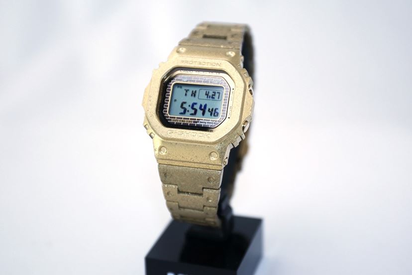 40周年G-SHOCKの新作解説！ 希有な表情を見せる再結晶化ステンレスを初