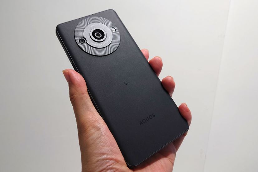 新品未使用　AQUOS R8 pro 本体　黒 ドコモ、1型センサーカメラ搭載の5Gスマホ「AQUOS R8 pro」を