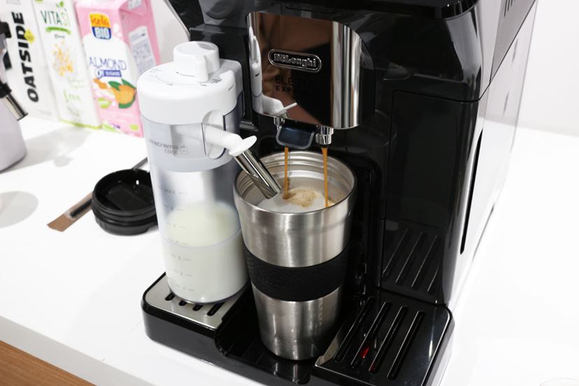 アイスコーヒーやふわふわミルク泡のアイスラテも淹れられる
