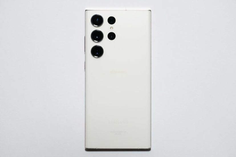 Galaxy S23 Ultra」と「S22 Ultra」を徹底比較！ 1万円強の差はどこに