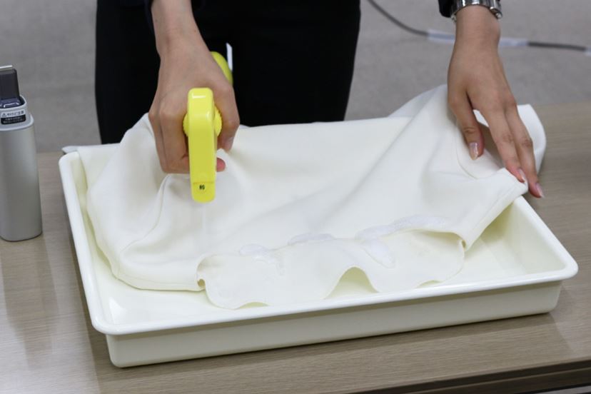 黄ばみ汚れも落とせるように！ 衣料用漂白剤に対応＆洗浄スピードが