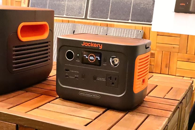 発電機・ポータブル電源 Jackery Explorer 300 Plus Jackeryポータブル電源 300Plus|定格出力300w・リュックに入る