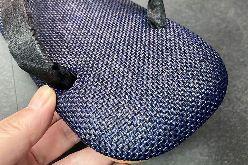 これぞ“令和の雪駄”！ ミズノのカーボン技術と奈良の伝統技術の結晶