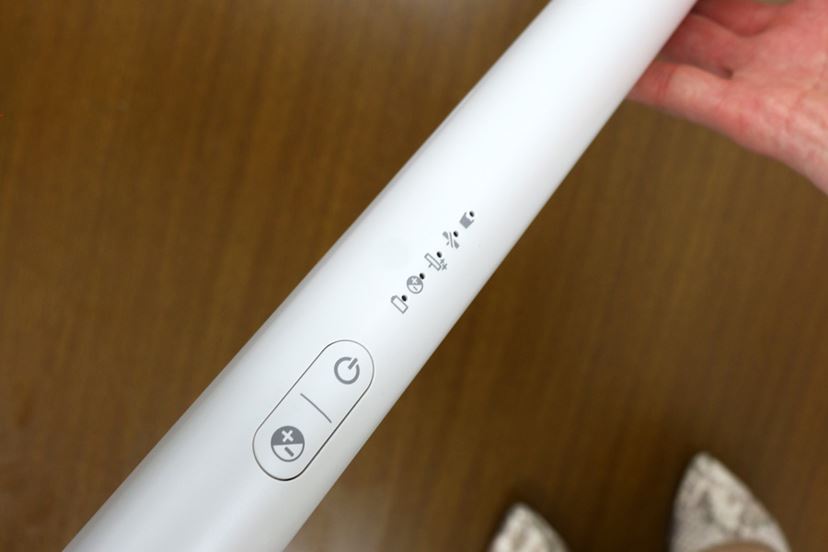水拭きしながらゴミも吸う! AQUAの水拭きフロアクリーナー 水拭きしながらゴミも吸う! AQUAの水拭きフロアクリーナー