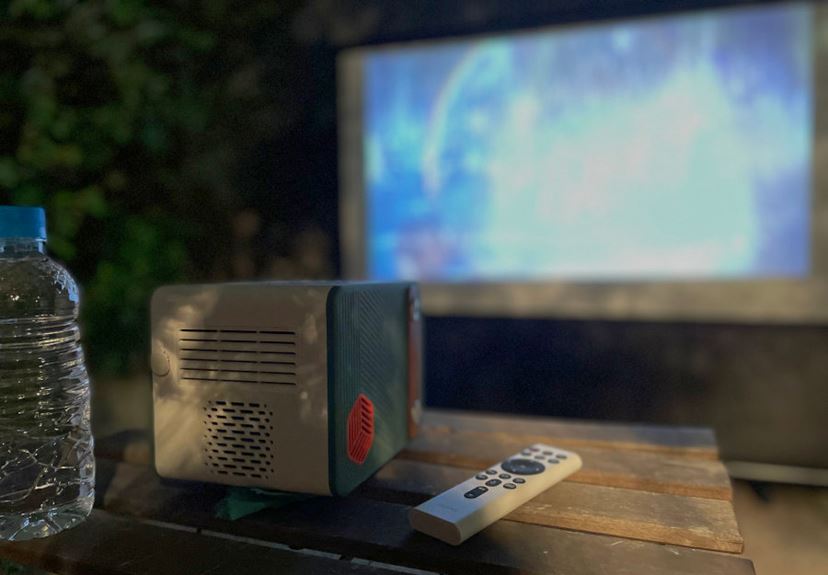 ネブラ　アンカー　プロジェクター　美品　キャンプ Anker Nebula Capsule II」 をキャンプで使用してみた！外で映像
