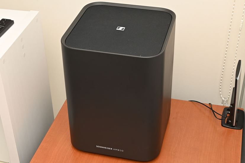 小さくても7.1.4ch対応。横幅約70cmのサウンドバー「AMBEO 小さくても7.1.4ch対応。横幅約70cmのサウンドバー「AMBEO