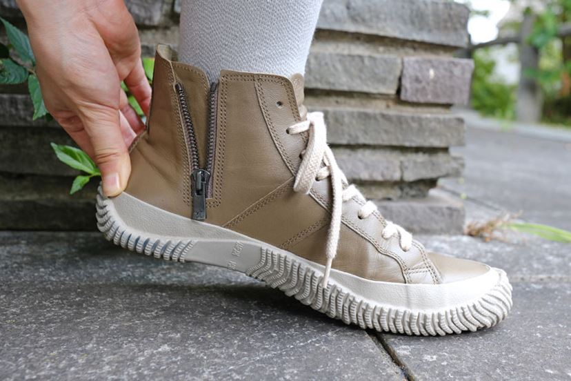 カンガルー革」なら残暑も快適!? 1年中履けるレザースニーカーを自腹で