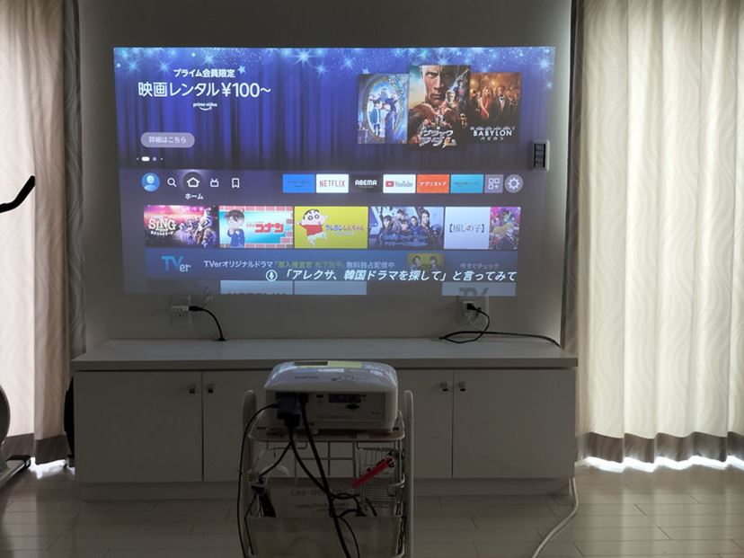 テレビなしのプロジェクター生活2年半！ 迫力の大画面からもう抜け出せない - 価格.comマガジン