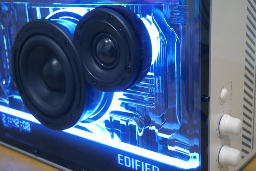 光るだけじゃない!? Edifier「QD35」はLDAC対応で高音質、充電器 光るだけじゃない!? Edifier「QD35」はLDAC対応で高音質、充電器