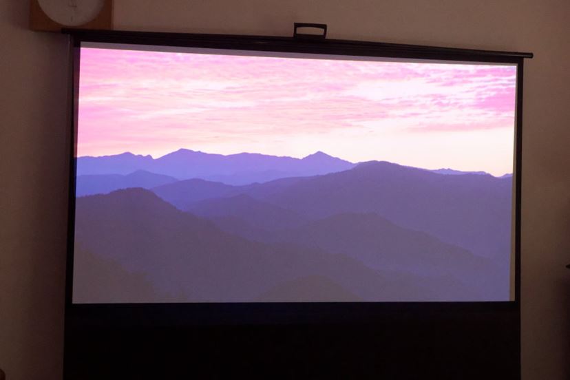集光スクリーン フルHD プロジェクター 15000ルーメン 高画質 台形補正 集光スクリーン フルHD プロジェクター 15000ルーメン 高画質