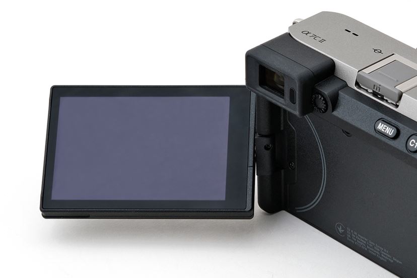 ソニー「α7C II」を前モデルと比較！ 小型・軽量はそのままに大幅進化