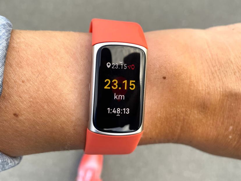 Googleとの連携強化！ 超多機能バンドタイプの「Fitbit Charge 6