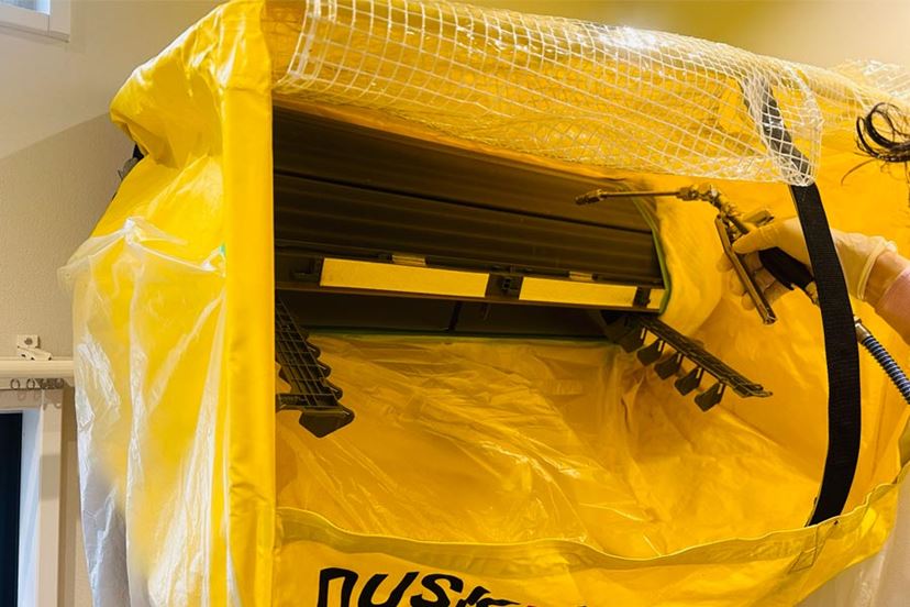 エアコン掃除は“プロまかせ”が大正解！ 猛暑で酷使したカビだらけの