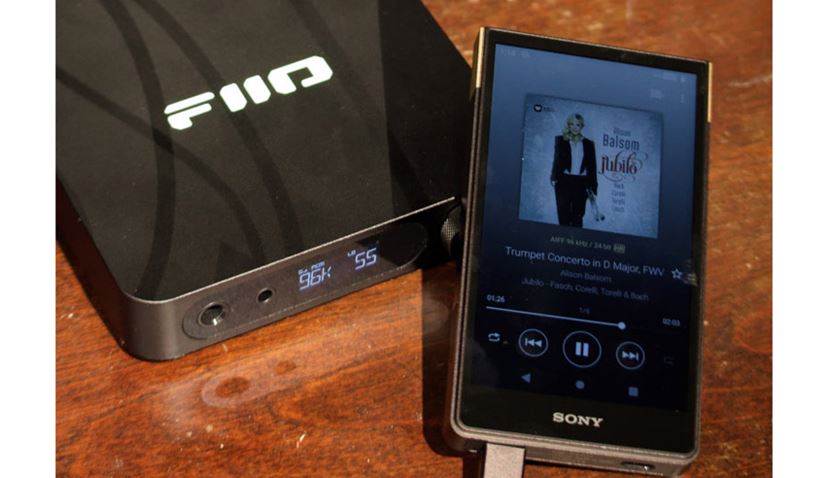 格安でもバランス駆動の魅力を味わえるヘッドホンアンプFiiO