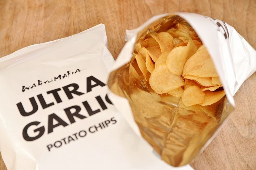 ホリエモンこと堀江貴文氏監修の大人気ポテトチップス「ULTRA GARLIC」を改めて味わってみた！ - 価格.comマガジン