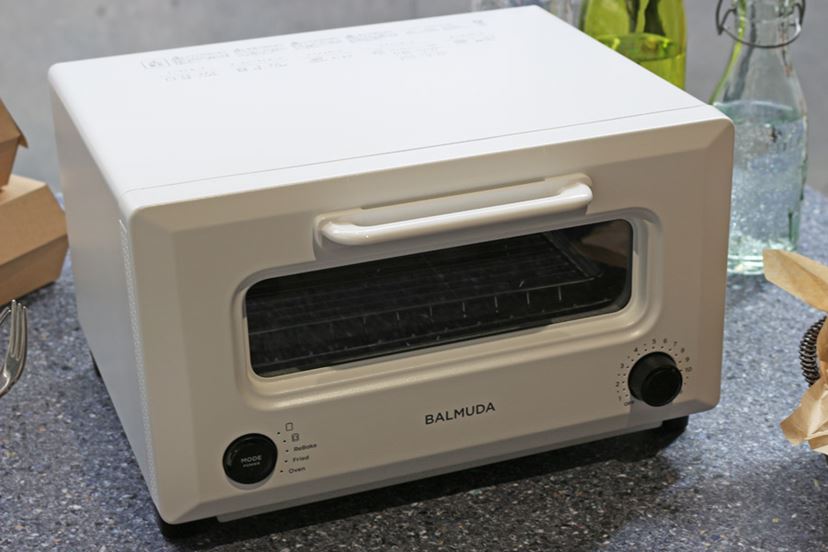 パンや揚げ物の温め直しが得意！ 税込2万円台で買えるバルミューダの