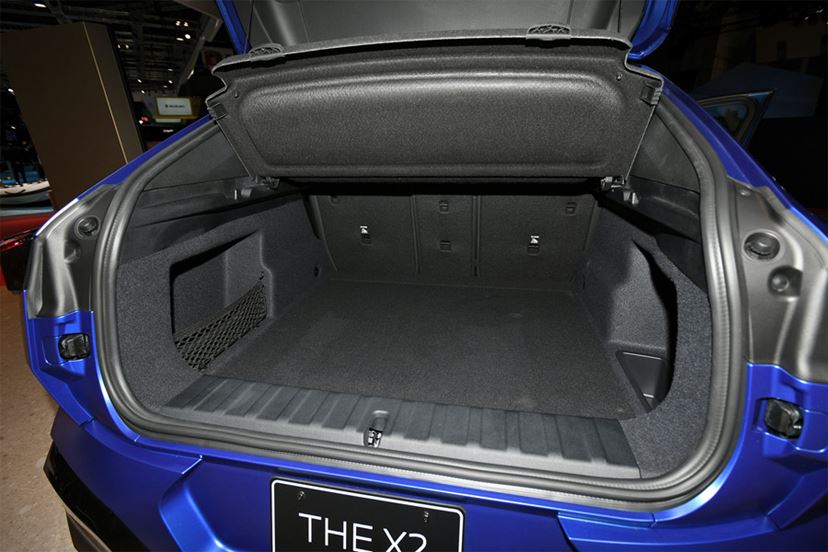 BMWのSUVクーペ「X2」の2代目が登場！初のEVも揃え「X1」で“走り”に 