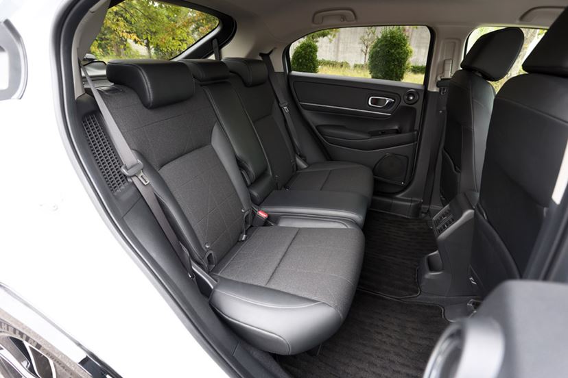 新型 cx cx30 後部 座席 マツダ CX-5 新型 後席はマツダ車トップクラス