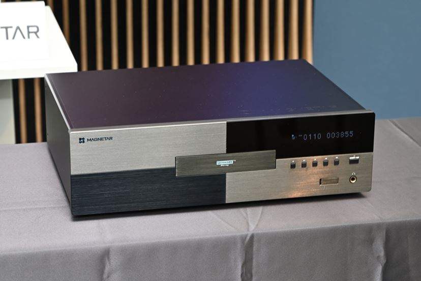 日本独自仕様も！ MAGNETARのユニバーサルプレーヤー「UDP900