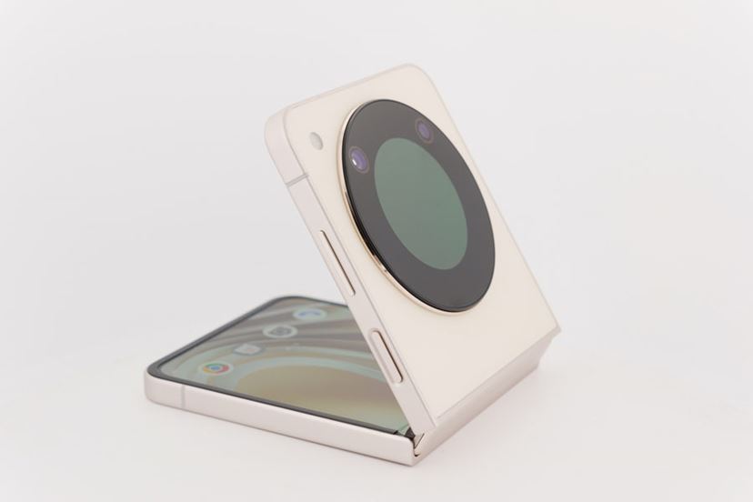 折りたたみスマホのゲームチェンジャー! 最安39,800円「Libero 折りたたみスマホのゲームチェンジャー! 最安39,800円「Libero
