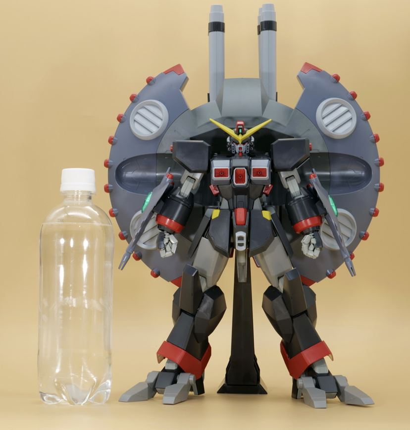 全高約39cm！ MAにも変形可能な超巨大ガンプラ「HG デストロイ