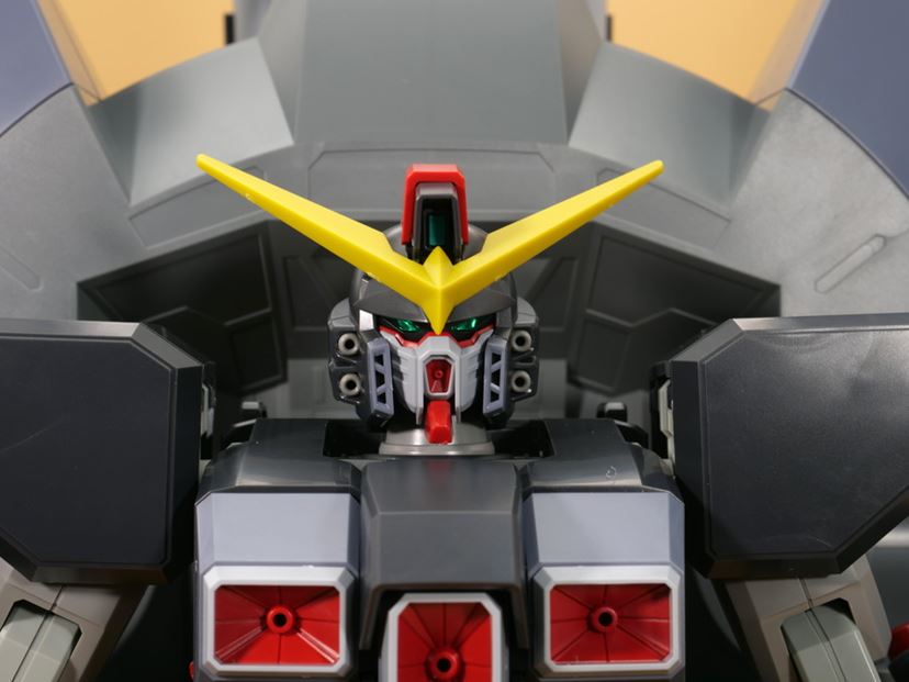 全高約39cm！ MAにも変形可能な超巨大ガンプラ「HG デストロイ