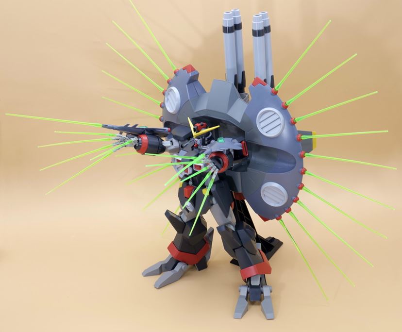 全高約39cm！ MAにも変形可能な超巨大ガンプラ「HG デストロイ